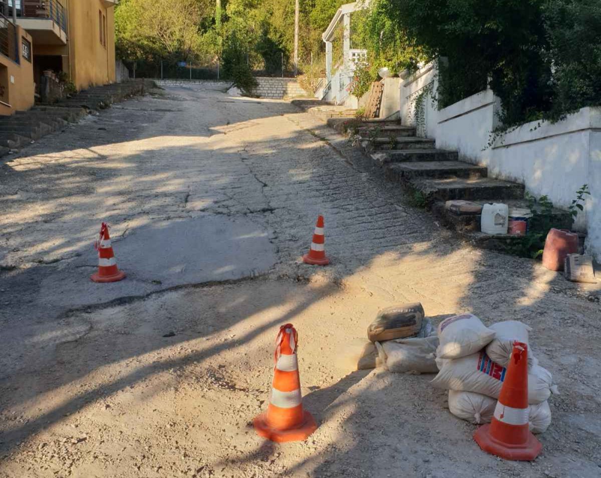 Αποκαταστάσεις Τομών Ασφάλτου, Πλακιδίων Και Τσιμεντοστρώσεων Από Επισκευές Βλαβών Ύδρευσης 