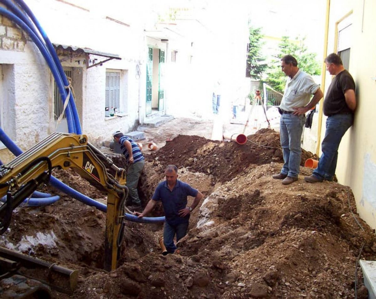 Ακάθαρτα – Όμβρια – Ύδρευση Στην Πάροδο Ριζάρη